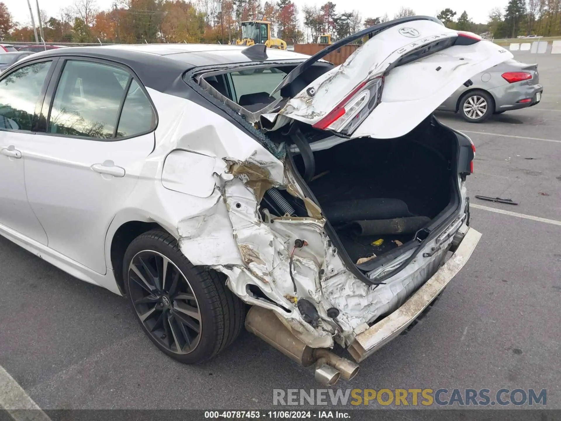 6 Photograph of a damaged car 4T1B61HKXKU204721 TOYOTA CAMRY 2019