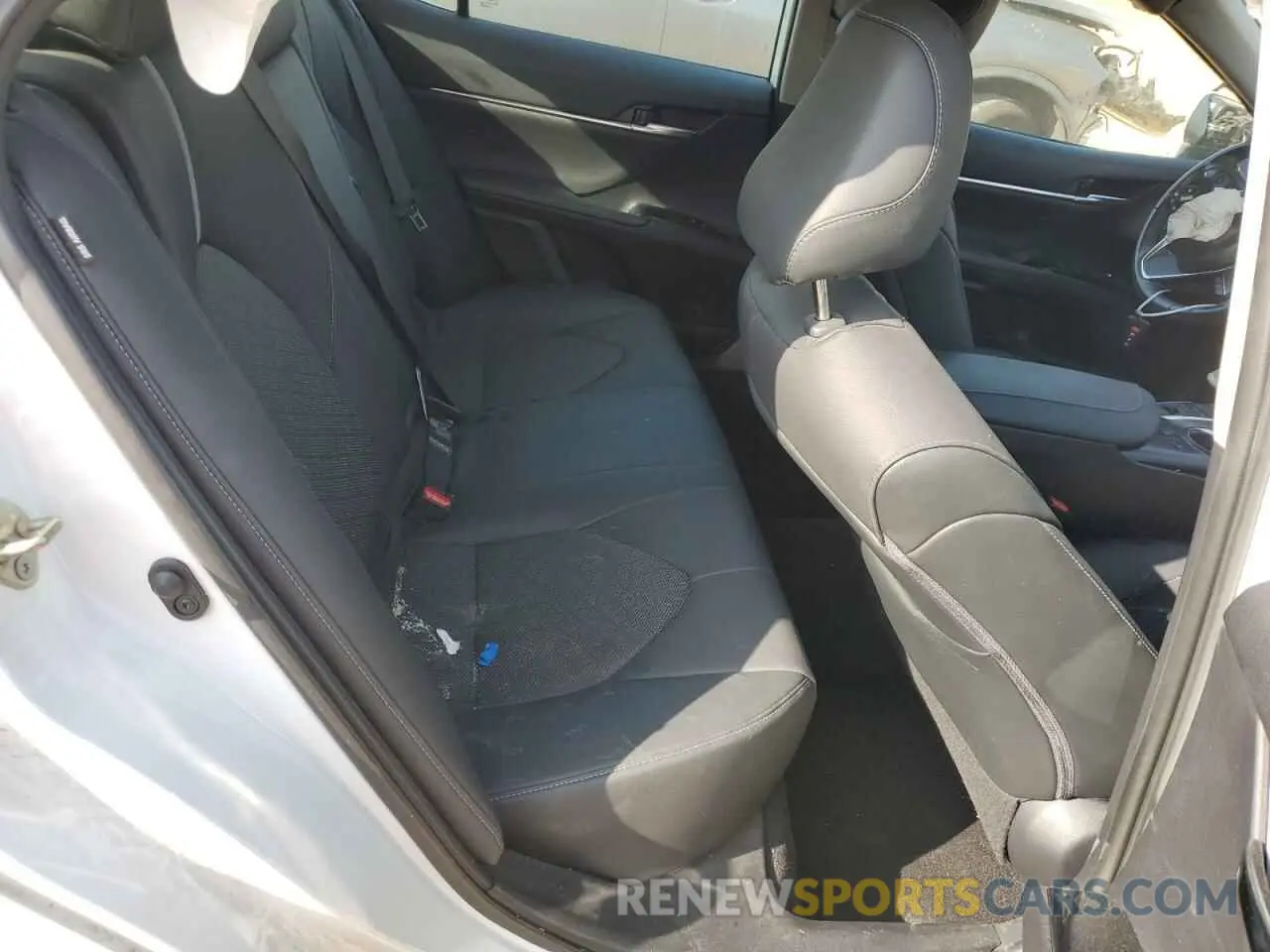 10 Photograph of a damaged car 4T1B61HKXKU252042 TOYOTA CAMRY 2019