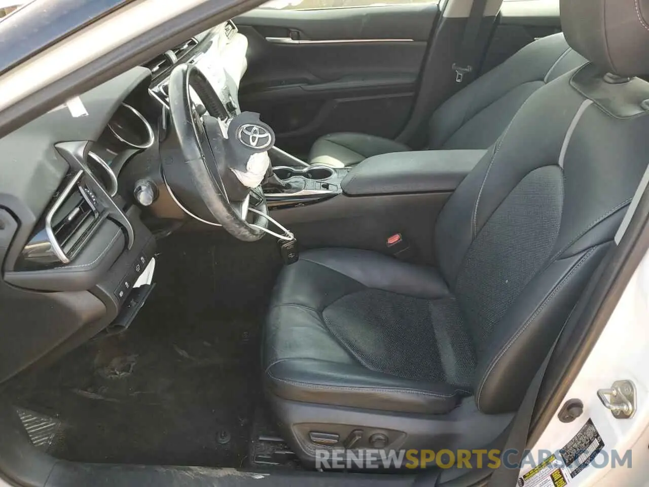 7 Photograph of a damaged car 4T1B61HKXKU252042 TOYOTA CAMRY 2019