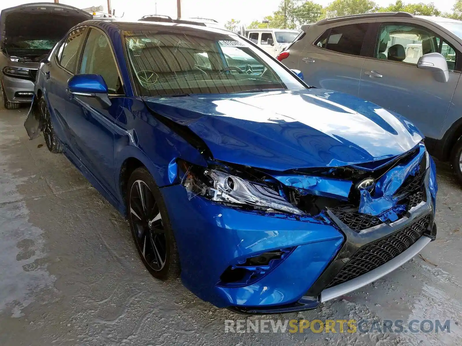 1 Photograph of a damaged car 4T1B61HKXKU267219 TOYOTA CAMRY 2019