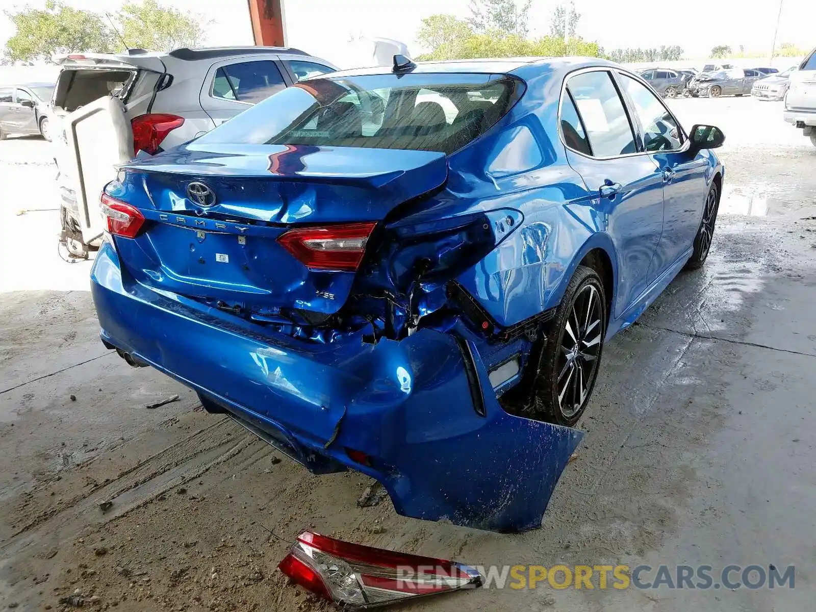 4 Photograph of a damaged car 4T1B61HKXKU267219 TOYOTA CAMRY 2019