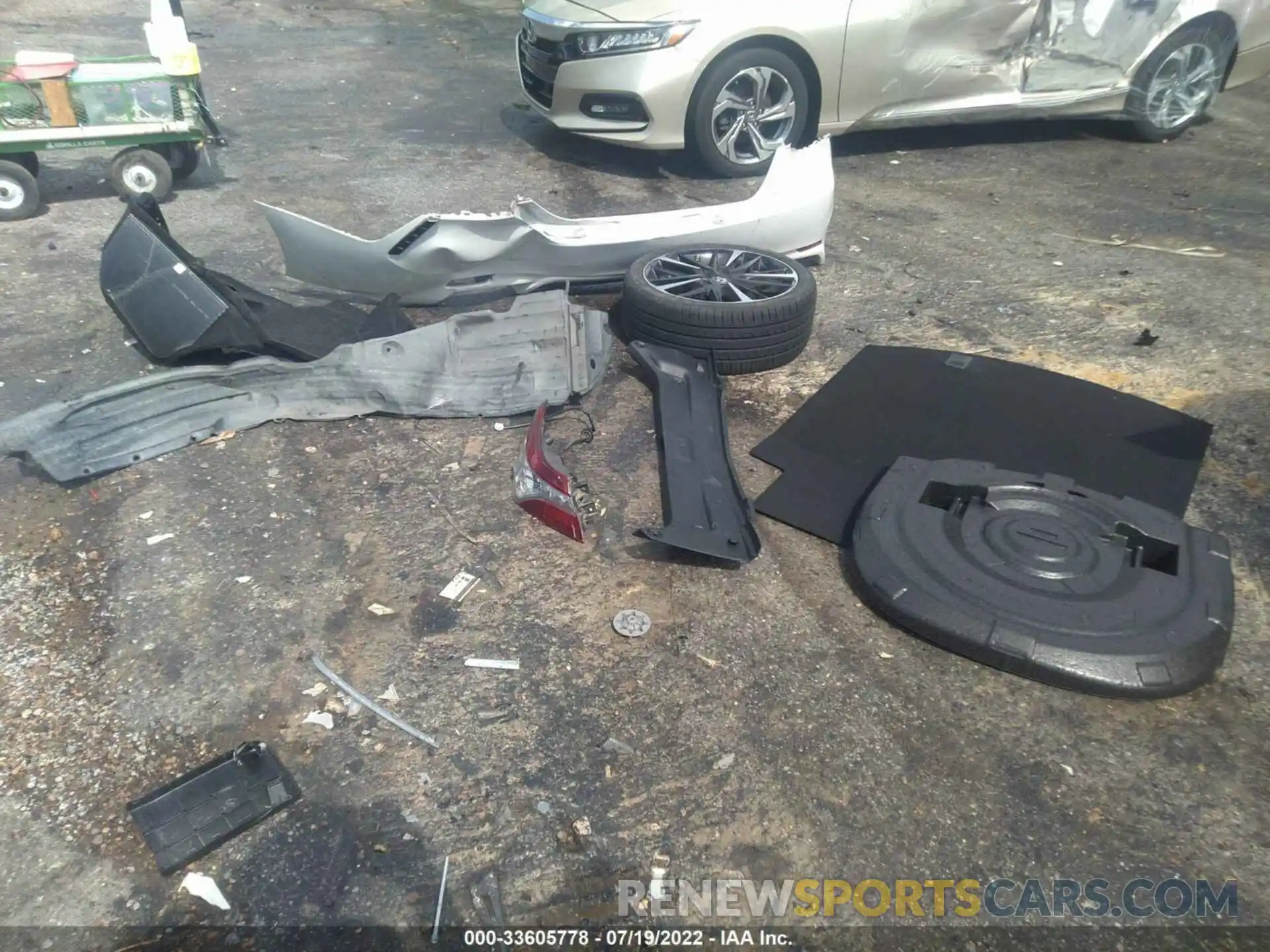 12 Photograph of a damaged car 4T1B61HKXKU280746 TOYOTA CAMRY 2019