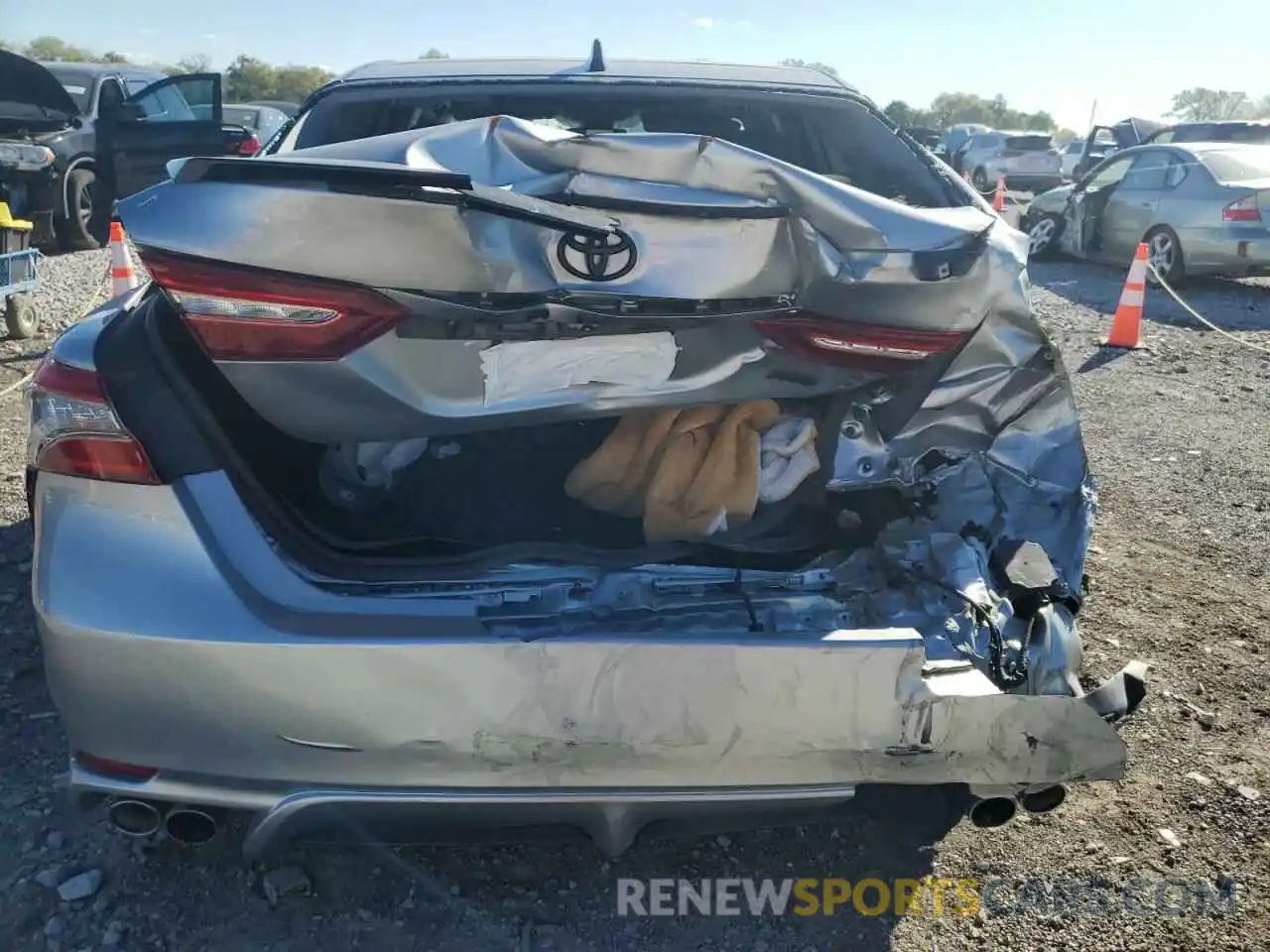 6 Photograph of a damaged car 4T1B61HKXKU285414 TOYOTA CAMRY 2019