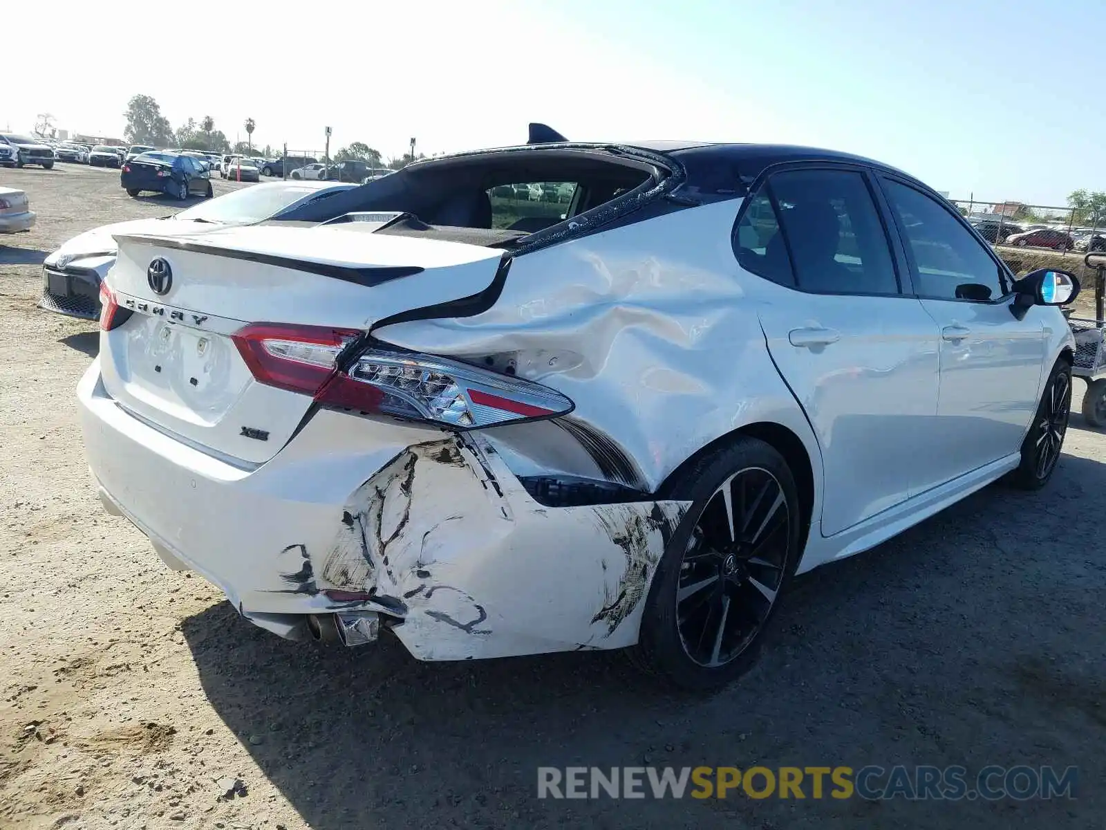 4 Photograph of a damaged car 4T1B61HKXKU291861 TOYOTA CAMRY 2019