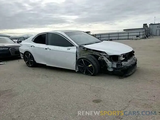 11 Photograph of a damaged car 4T1B61HKXKU292136 TOYOTA CAMRY 2019