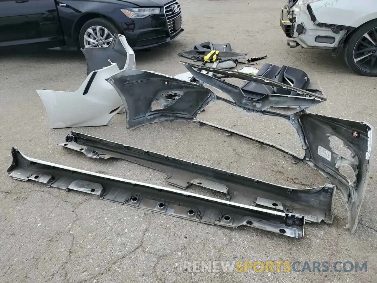 14 Photograph of a damaged car 4T1B61HKXKU292136 TOYOTA CAMRY 2019