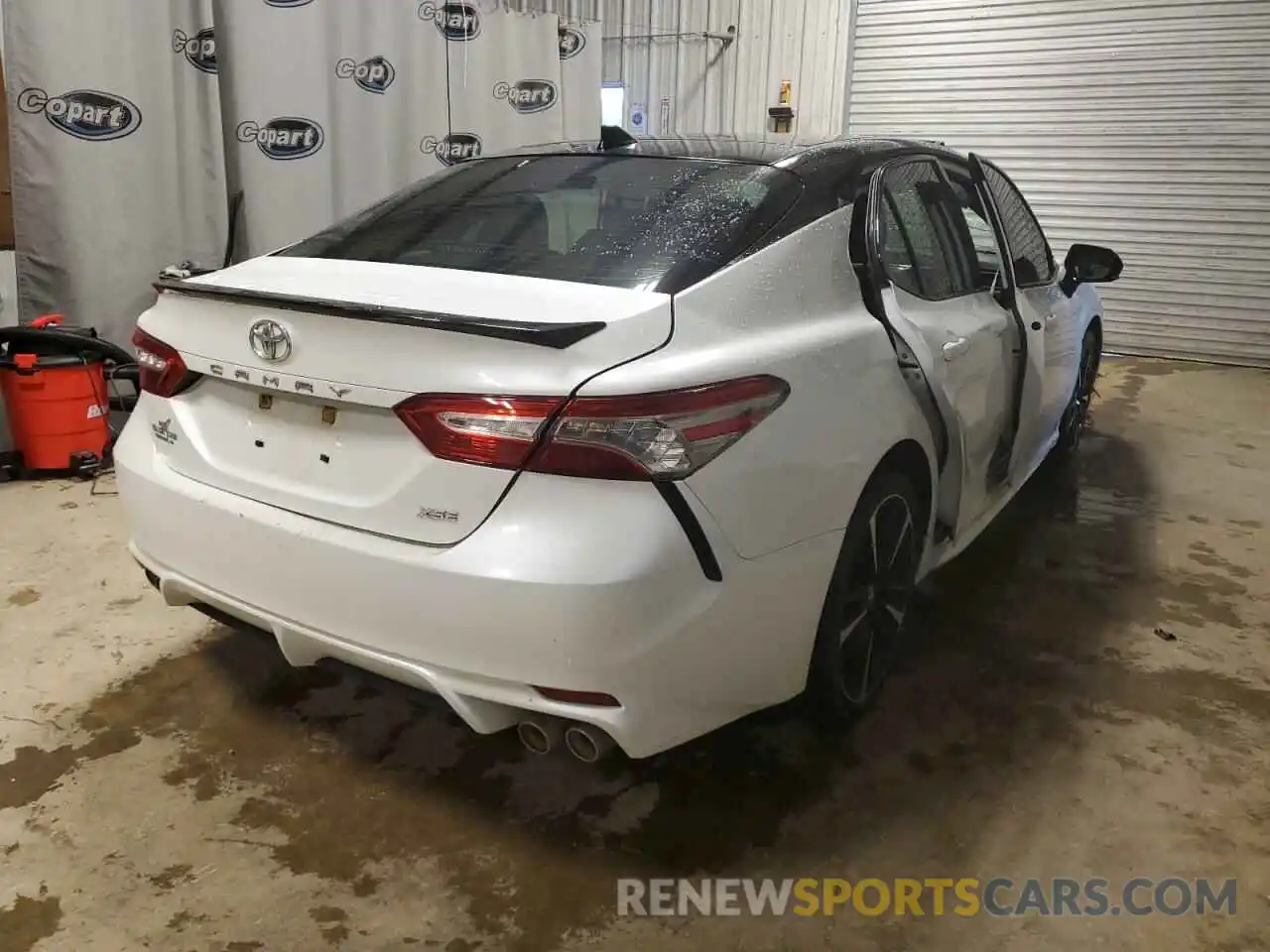 4 Photograph of a damaged car 4T1B61HKXKU292928 TOYOTA CAMRY 2019