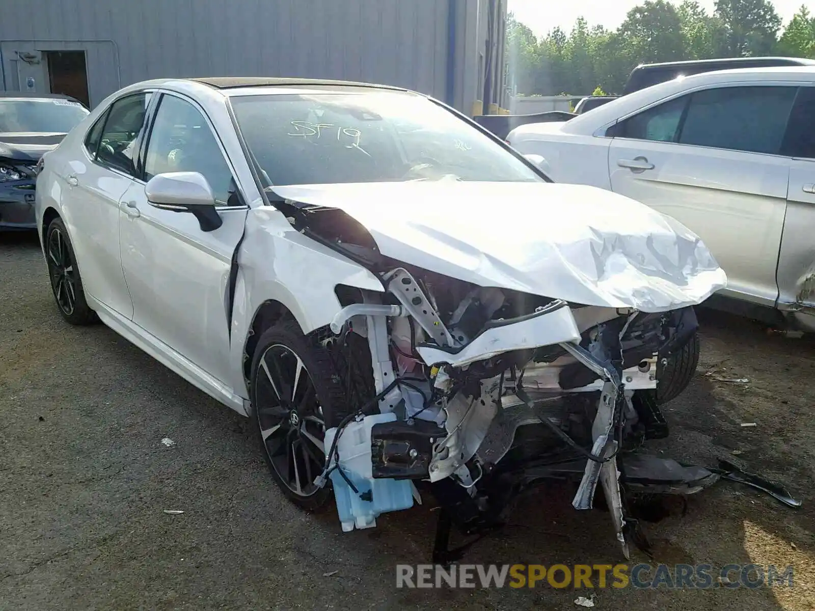 1 Photograph of a damaged car 4T1B61HKXKU681651 TOYOTA CAMRY 2019