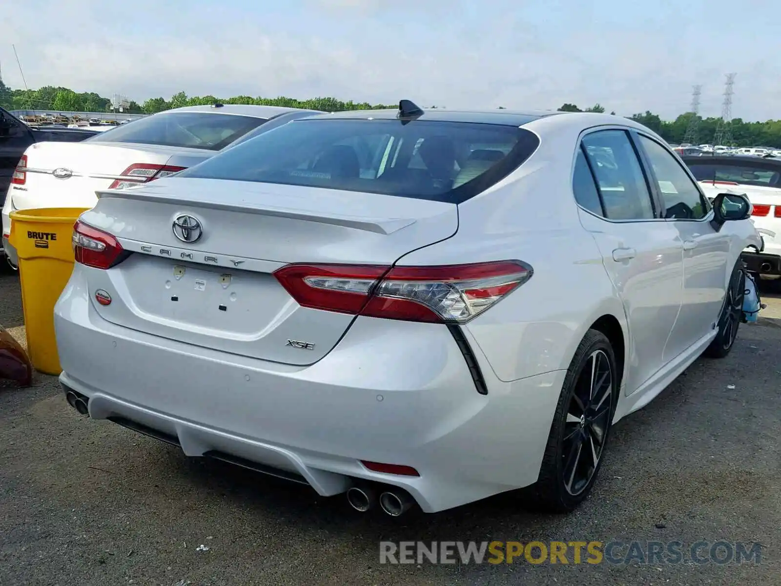 4 Photograph of a damaged car 4T1B61HKXKU681651 TOYOTA CAMRY 2019