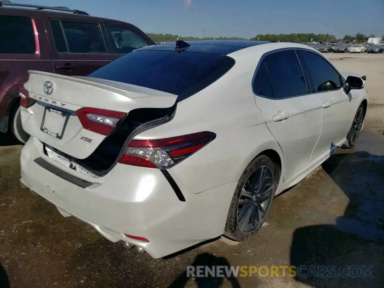 4 Photograph of a damaged car 4T1B61HKXKU684730 TOYOTA CAMRY 2019