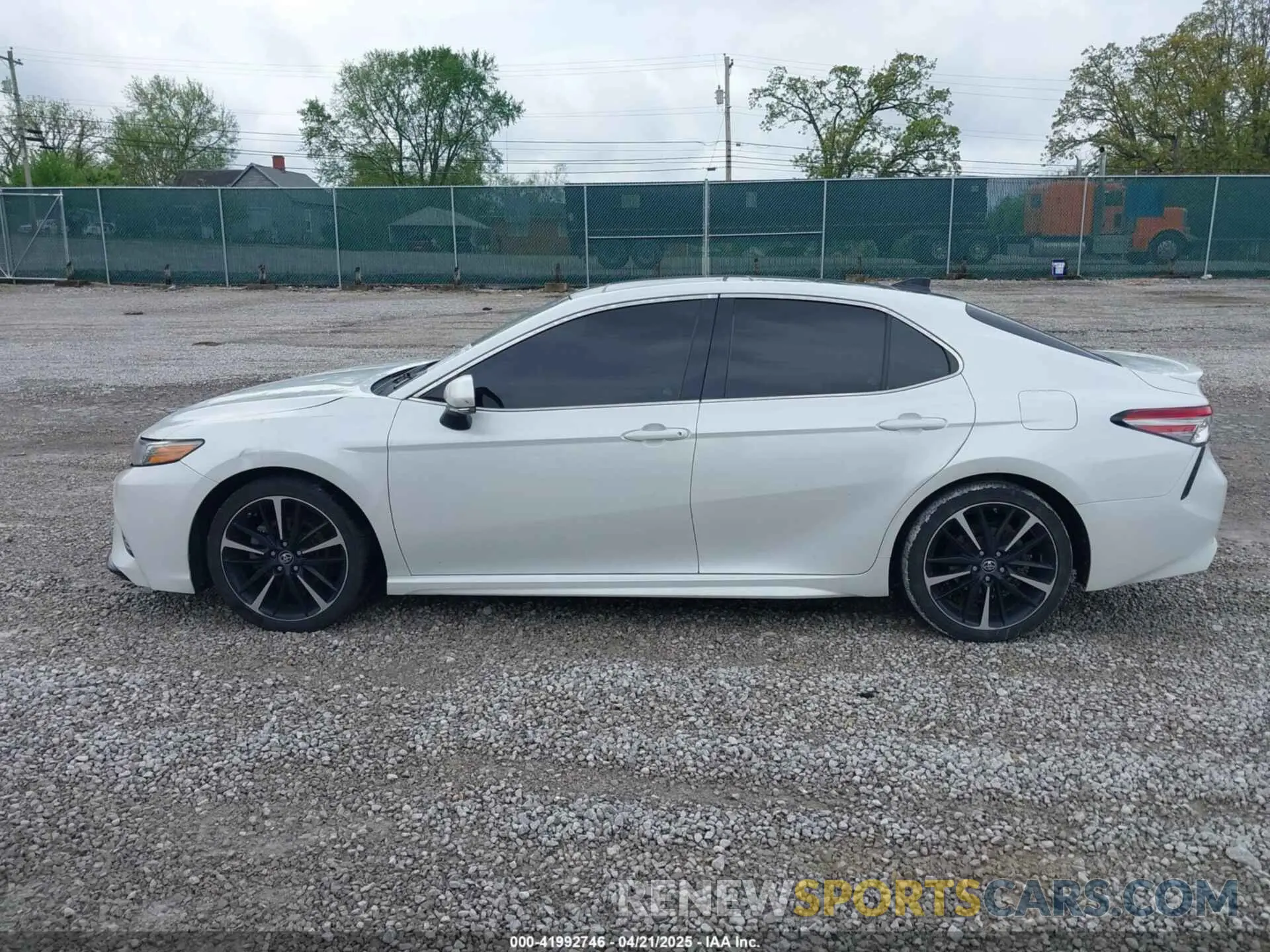 14 Photograph of a damaged car 4T1B61HKXKU689667 TOYOTA CAMRY 2019