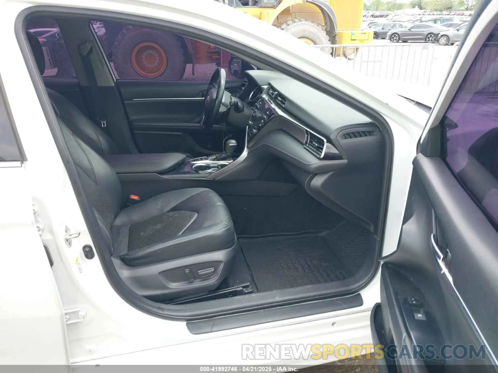 5 Photograph of a damaged car 4T1B61HKXKU689667 TOYOTA CAMRY 2019