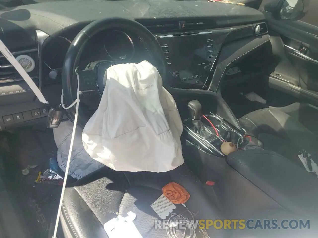 8 Photograph of a damaged car 4T1B61HKXKU700019 TOYOTA CAMRY 2019