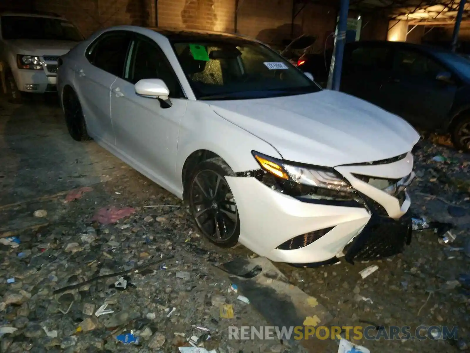 1 Photograph of a damaged car 4T1B61HKXKU700327 TOYOTA CAMRY 2019