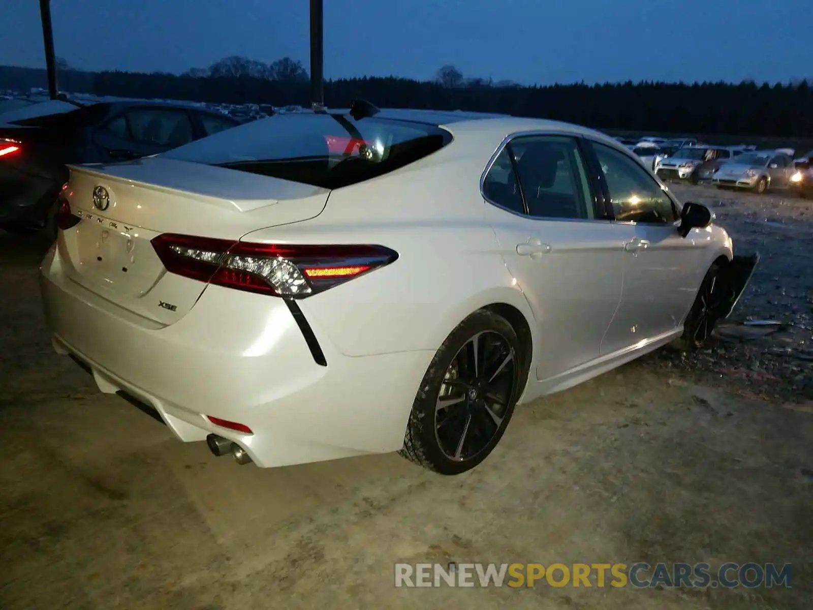 4 Photograph of a damaged car 4T1B61HKXKU700327 TOYOTA CAMRY 2019