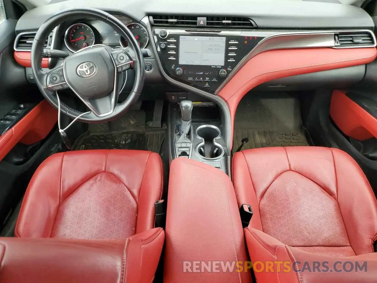 8 Photograph of a damaged car 4T1B61HKXKU700716 TOYOTA CAMRY 2019