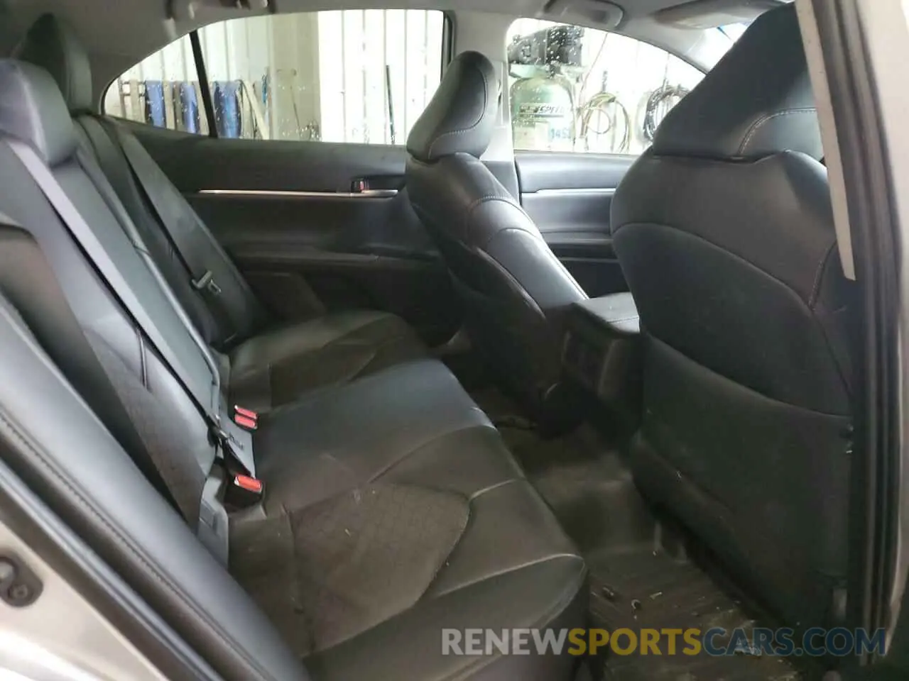 10 Photograph of a damaged car 4T1B61HKXKU705494 TOYOTA CAMRY 2019