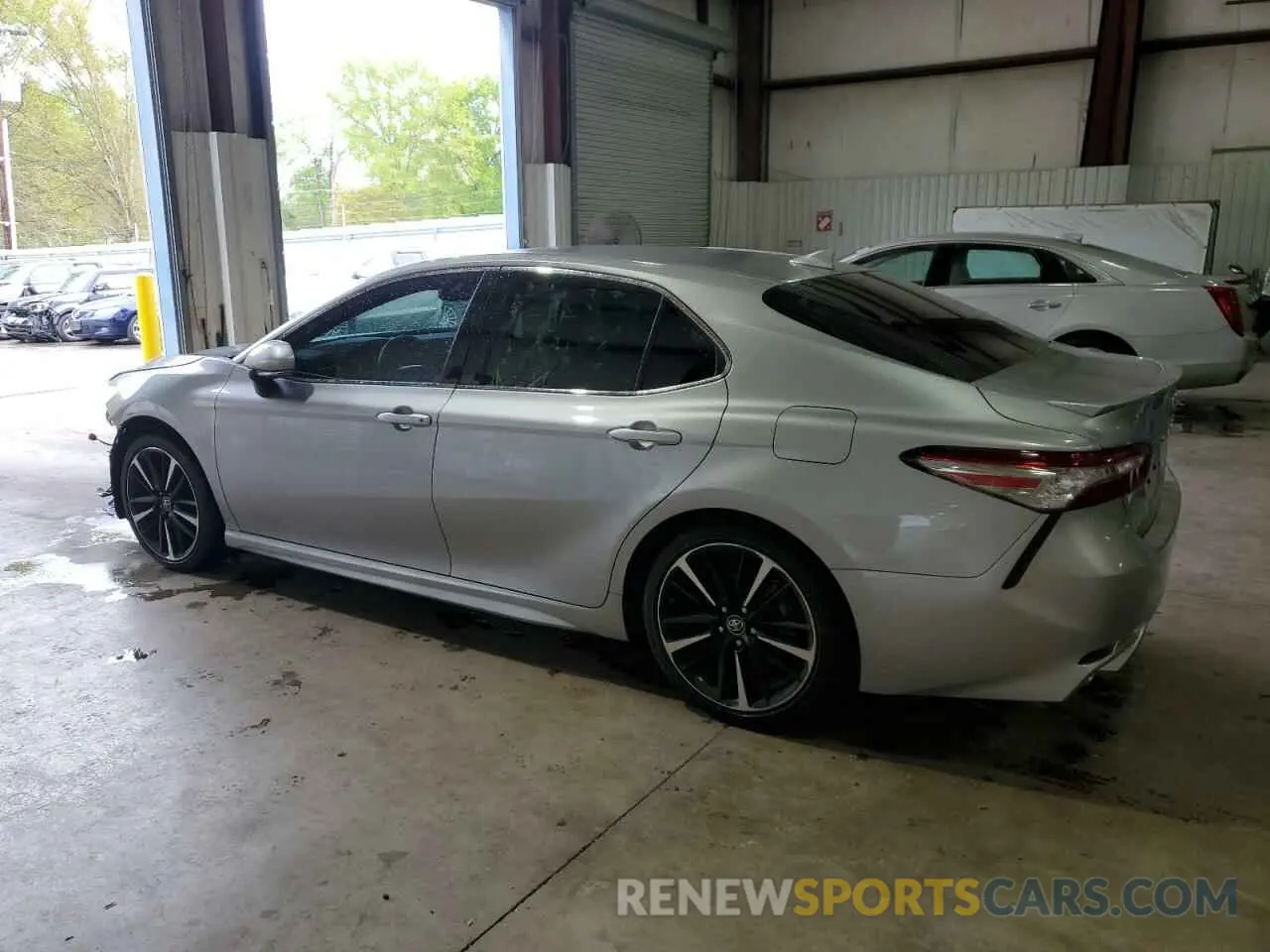 2 Photograph of a damaged car 4T1B61HKXKU705494 TOYOTA CAMRY 2019