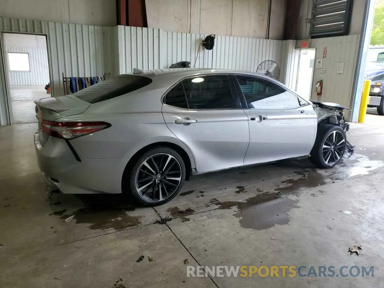 3 Photograph of a damaged car 4T1B61HKXKU705494 TOYOTA CAMRY 2019