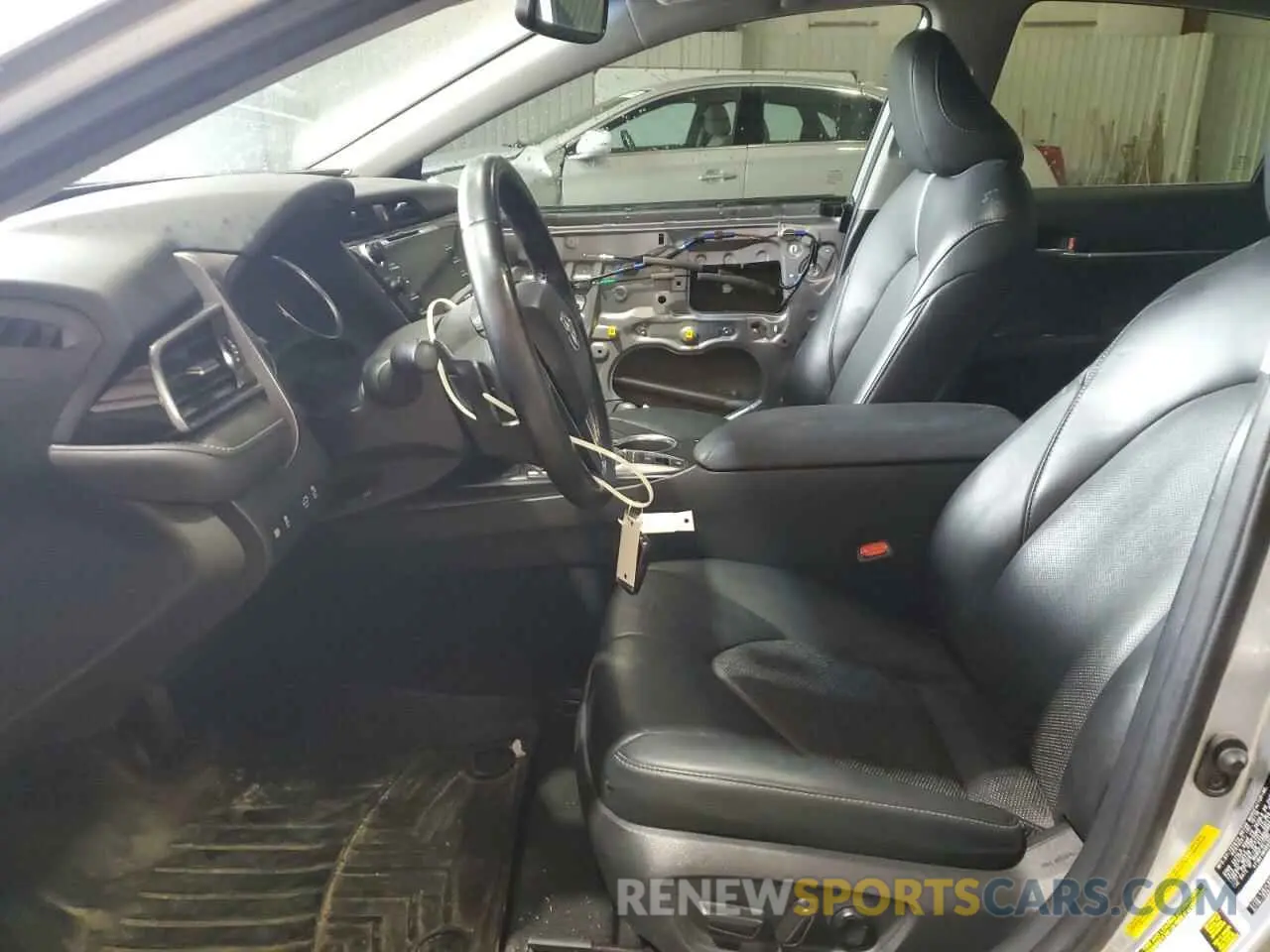 7 Photograph of a damaged car 4T1B61HKXKU705494 TOYOTA CAMRY 2019