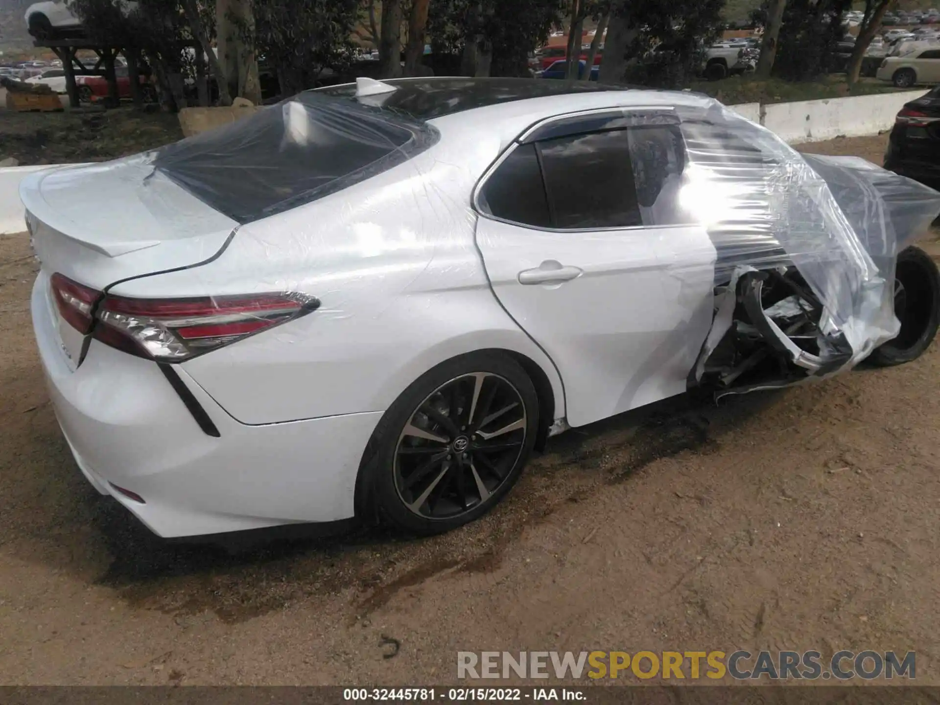 4 Photograph of a damaged car 4T1B61HKXKU710436 TOYOTA CAMRY 2019