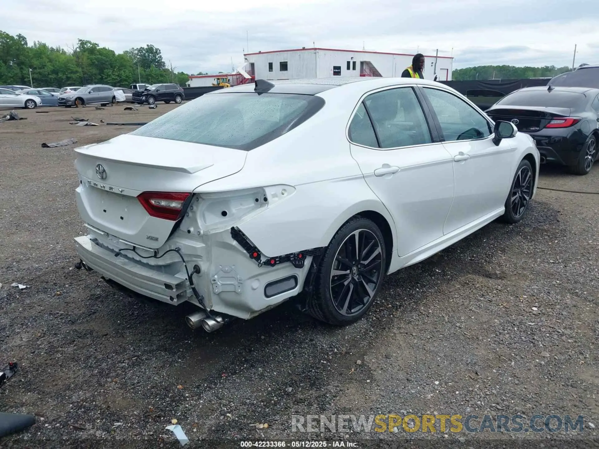 4 Photograph of a damaged car 4T1B61HKXKU719315 TOYOTA CAMRY 2019