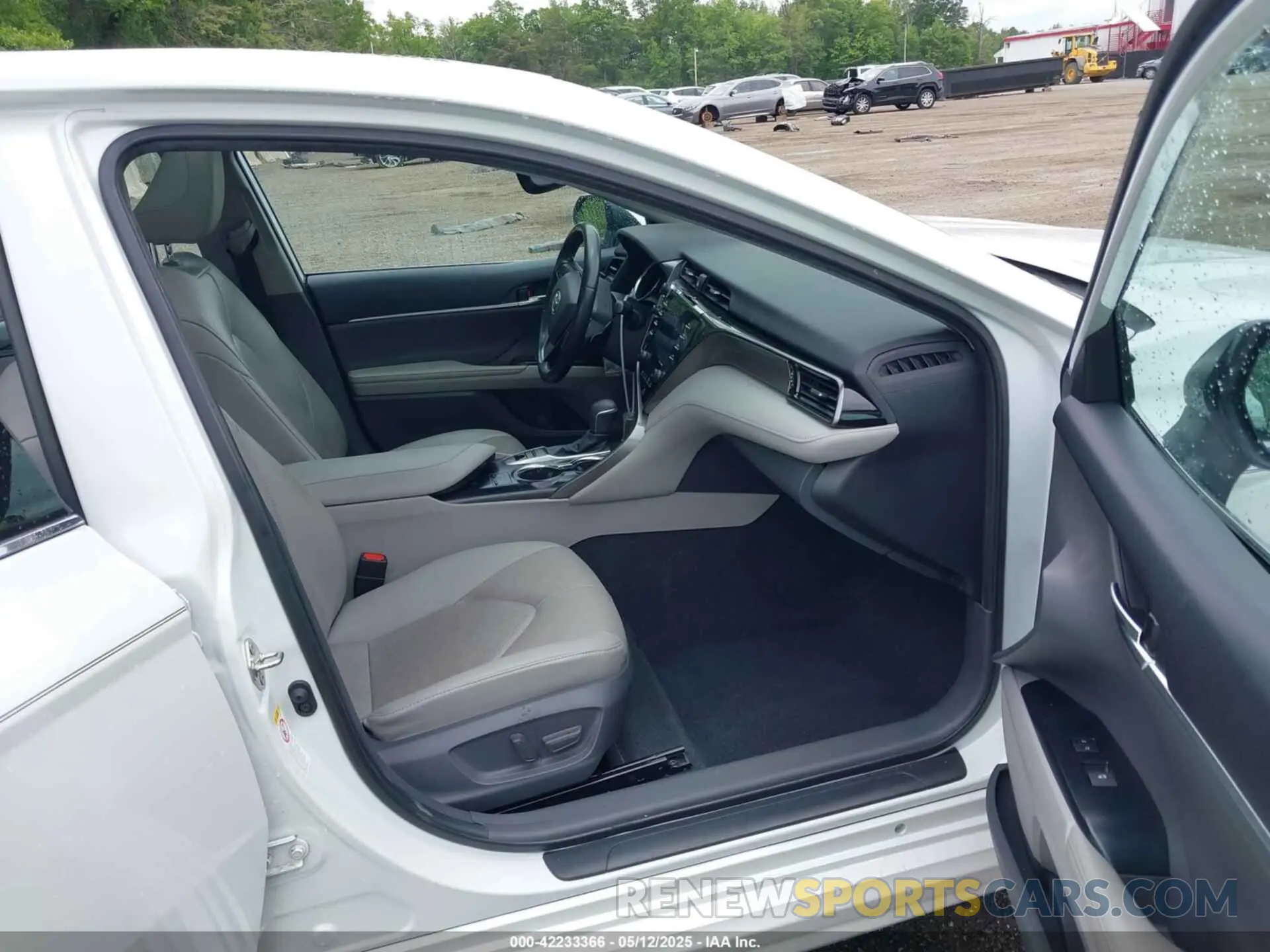 5 Photograph of a damaged car 4T1B61HKXKU719315 TOYOTA CAMRY 2019