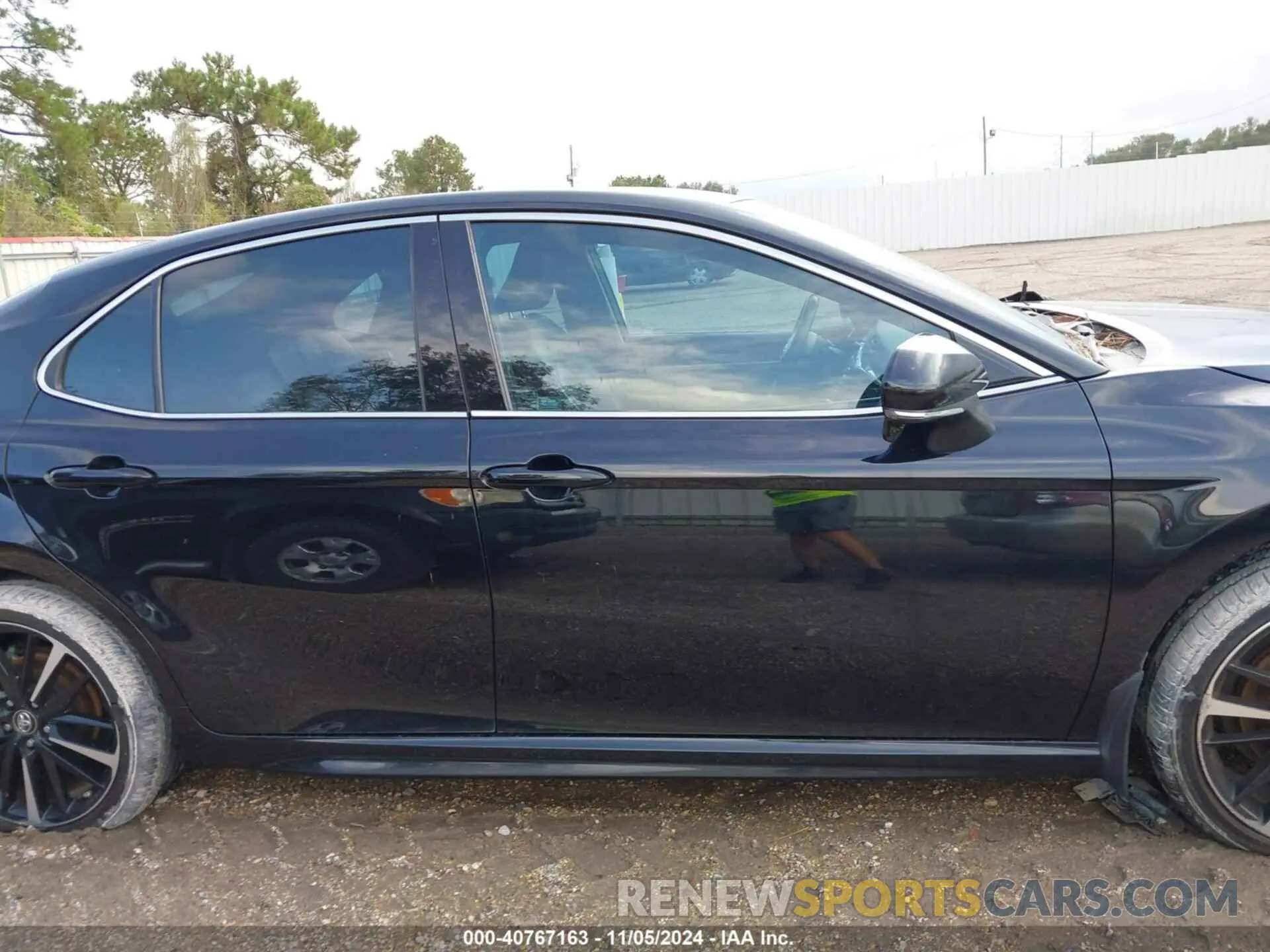 13 Photograph of a damaged car 4T1B61HKXKU730220 TOYOTA CAMRY 2019