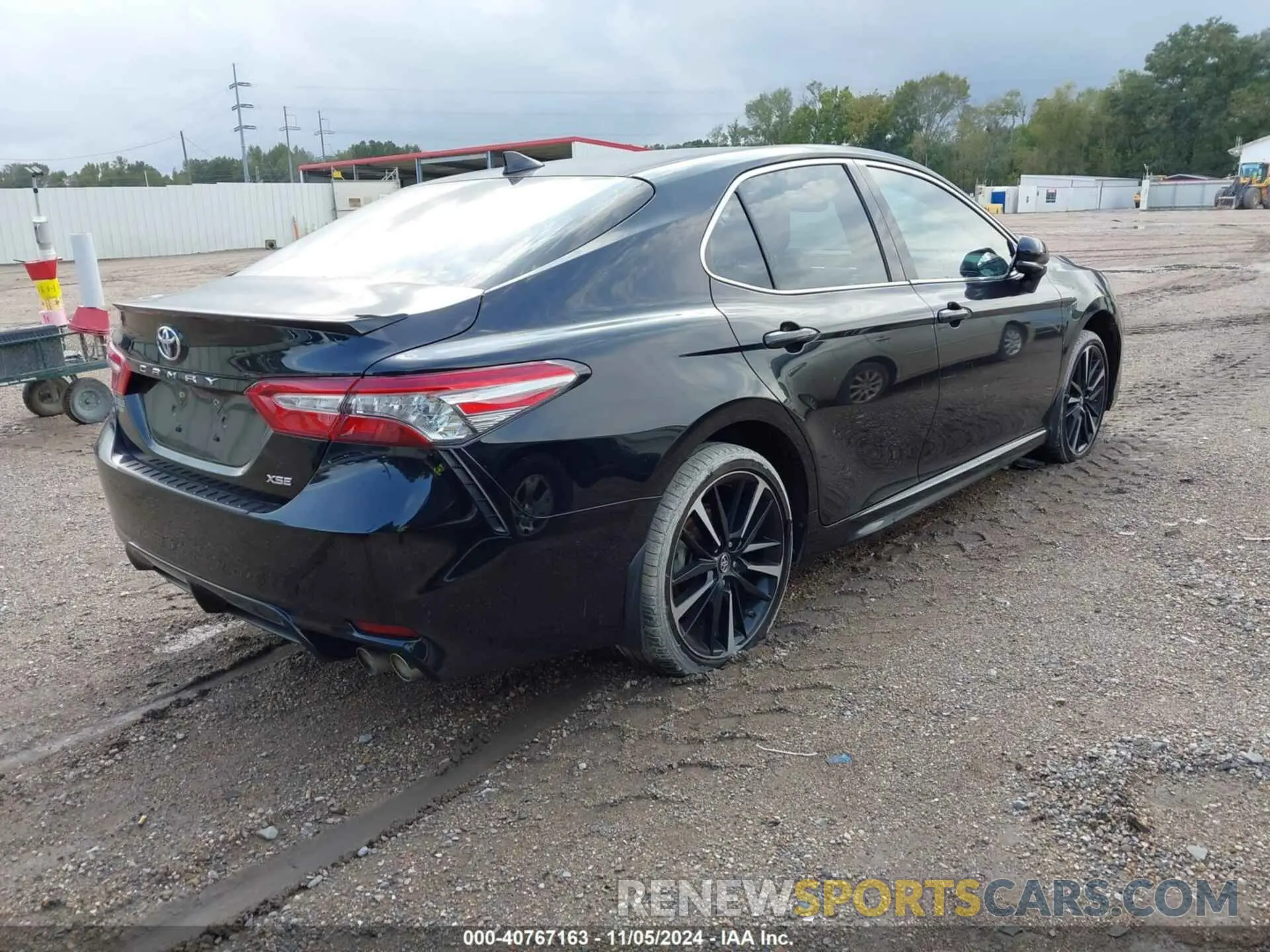 4 Photograph of a damaged car 4T1B61HKXKU730220 TOYOTA CAMRY 2019