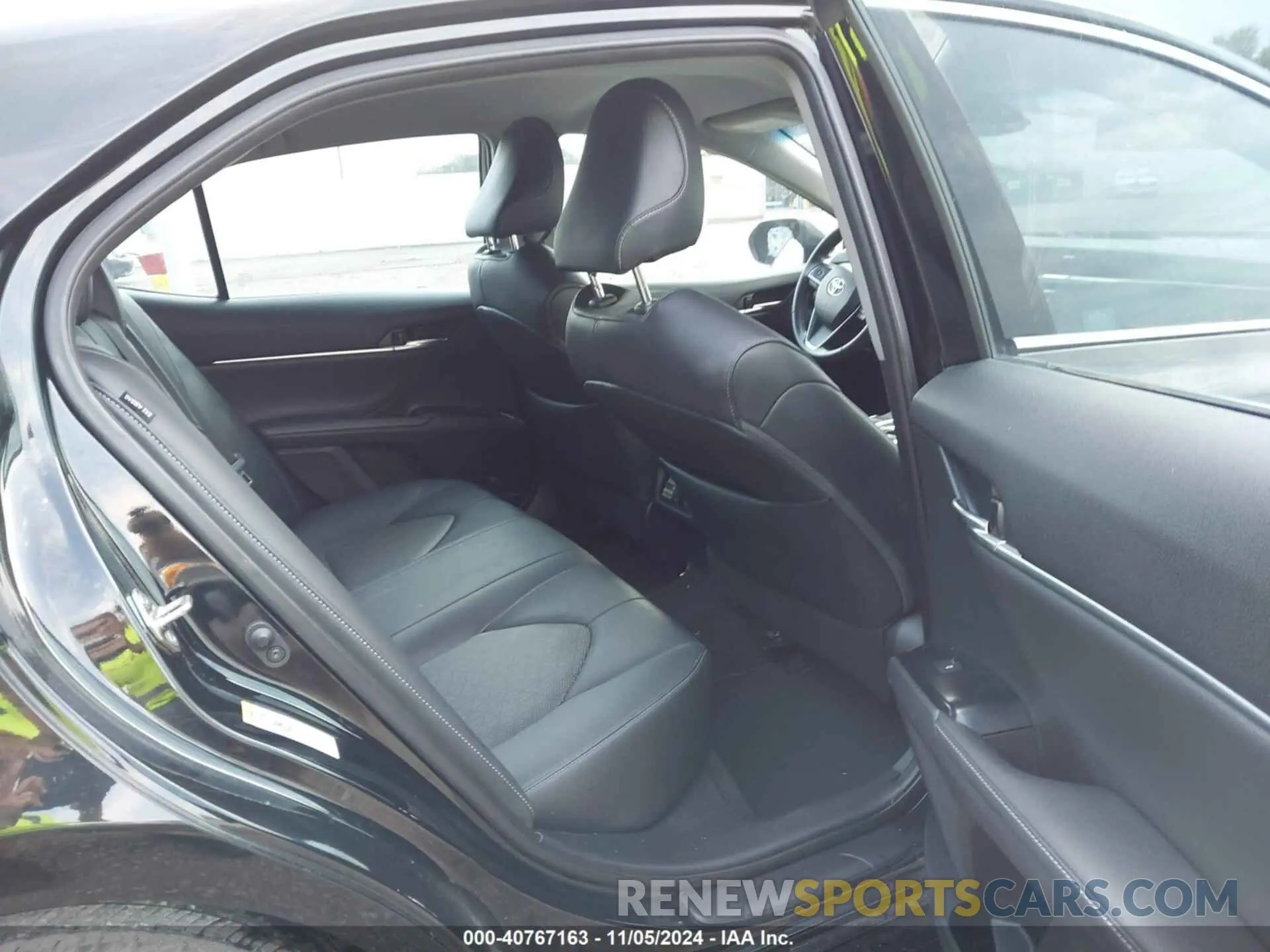 8 Photograph of a damaged car 4T1B61HKXKU730220 TOYOTA CAMRY 2019