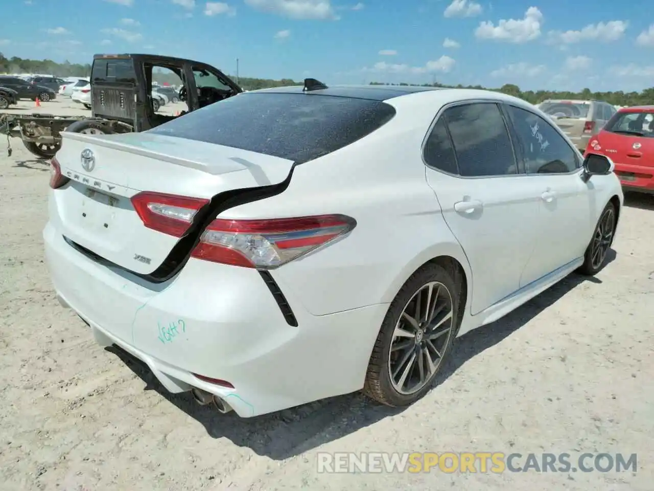 4 Photograph of a damaged car 4T1B61HKXKU744540 TOYOTA CAMRY 2019