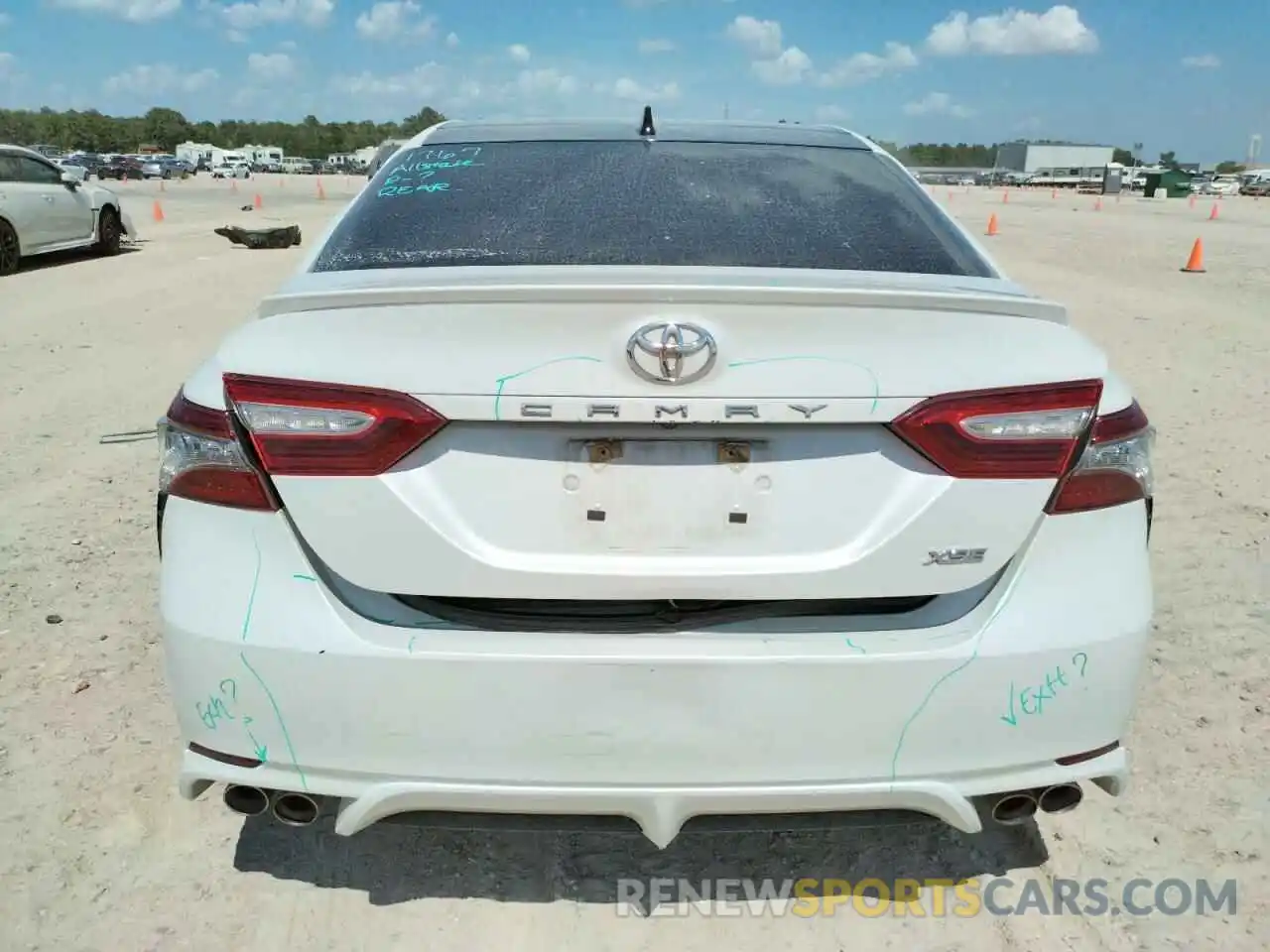 9 Photograph of a damaged car 4T1B61HKXKU744540 TOYOTA CAMRY 2019