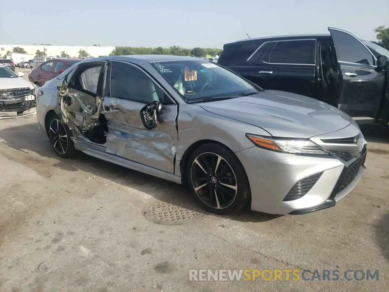 1 Photograph of a damaged car 4T1B61HKXKU746613 TOYOTA CAMRY 2019