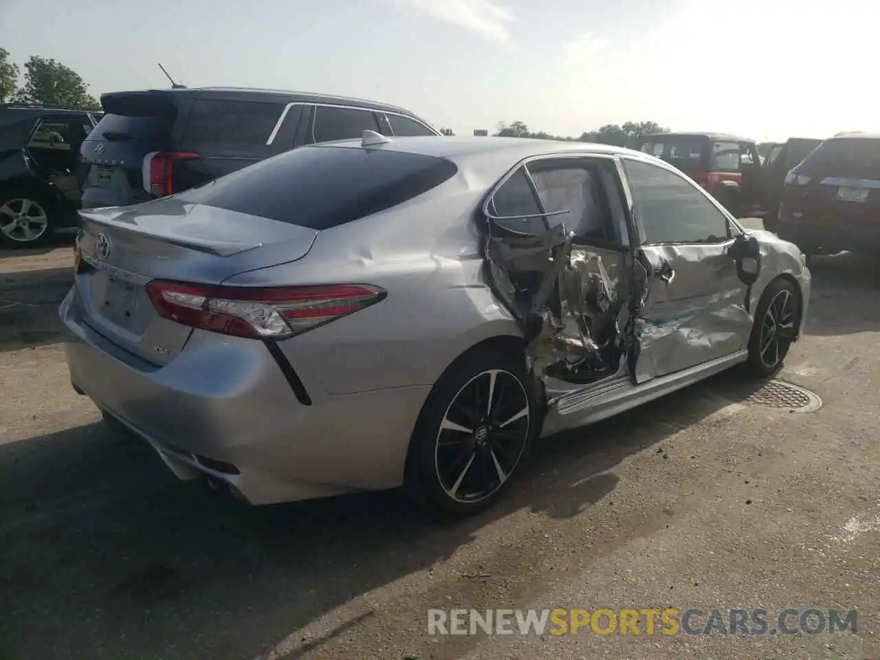 4 Photograph of a damaged car 4T1B61HKXKU746613 TOYOTA CAMRY 2019