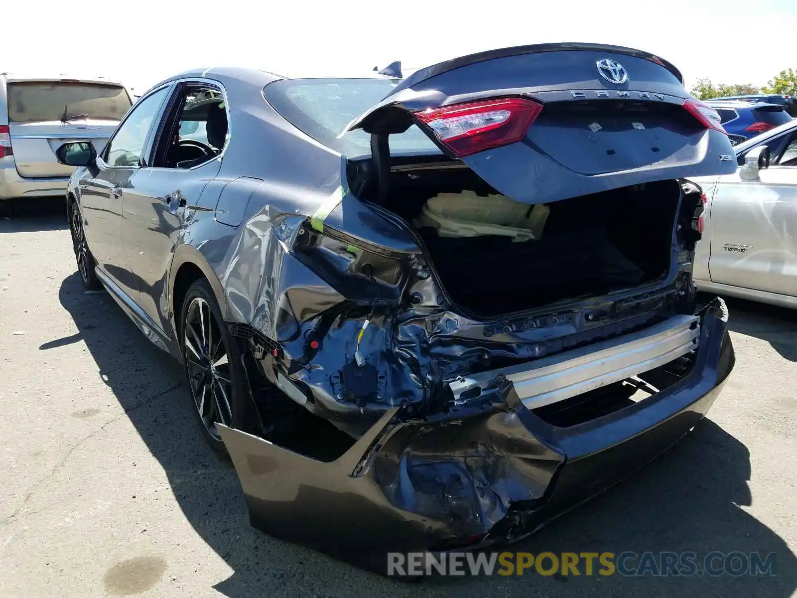 3 Photograph of a damaged car 4T1B61HKXKU753724 TOYOTA CAMRY 2019