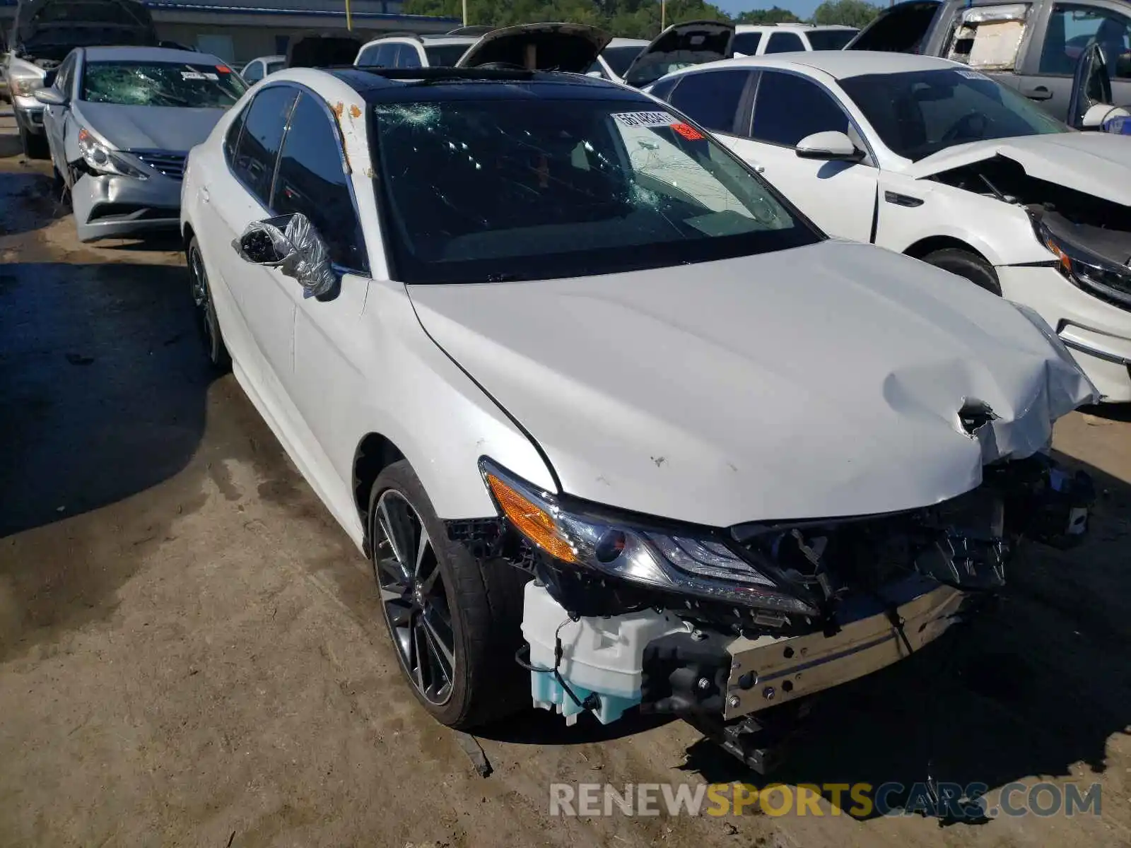 1 Photograph of a damaged car 4T1B61HKXKU818264 TOYOTA CAMRY 2019