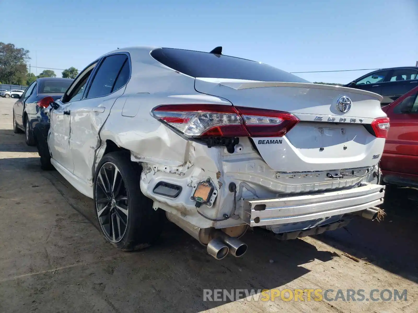 3 Photograph of a damaged car 4T1B61HKXKU818264 TOYOTA CAMRY 2019