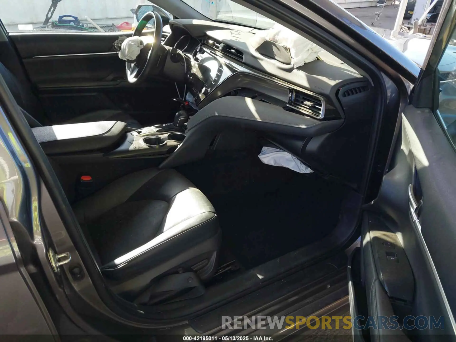 5 Photograph of a damaged car 4T1B61HKXKU828907 TOYOTA CAMRY 2019