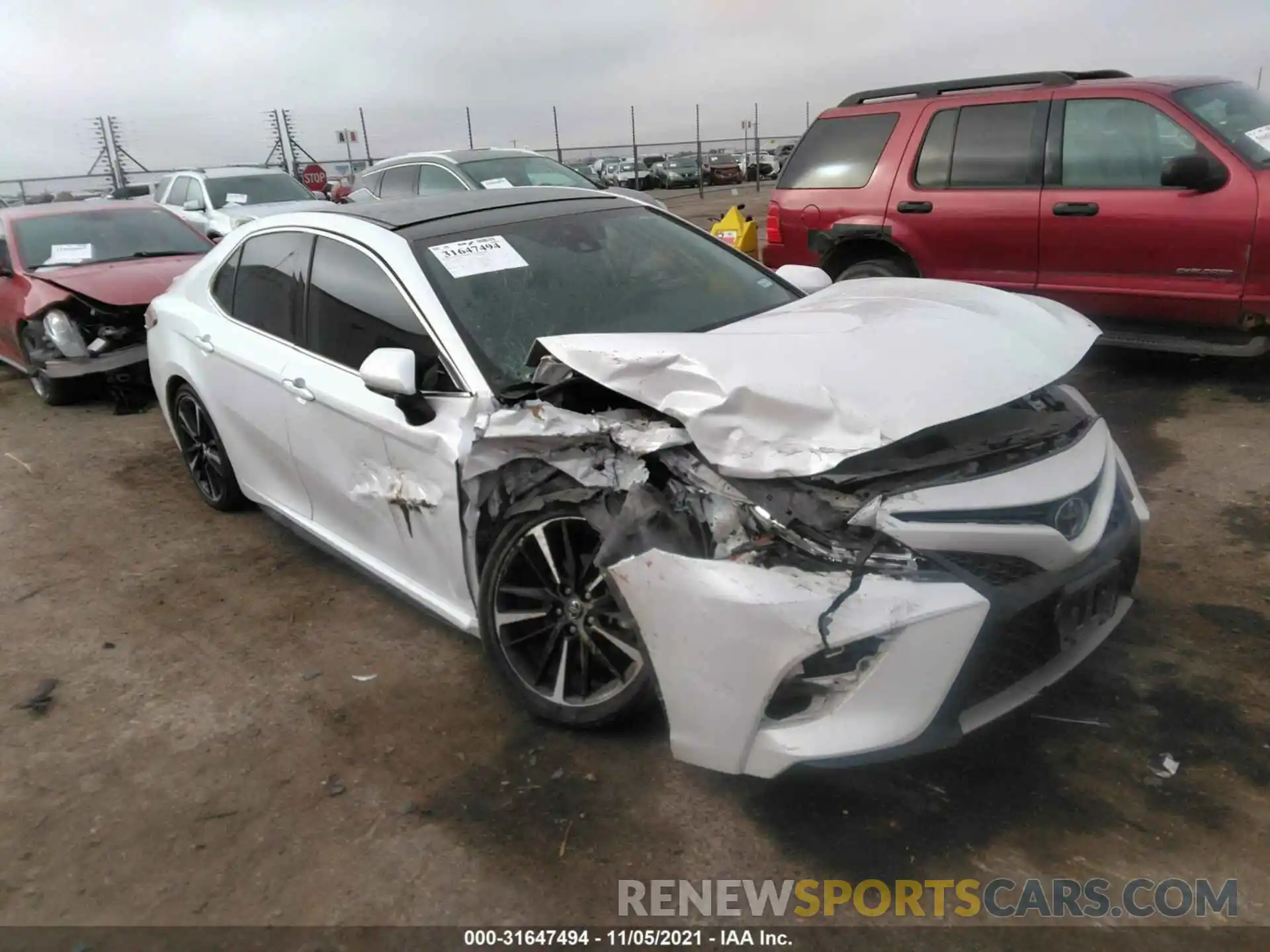 1 Photograph of a damaged car 4T1B61HKXKU852074 TOYOTA CAMRY 2019