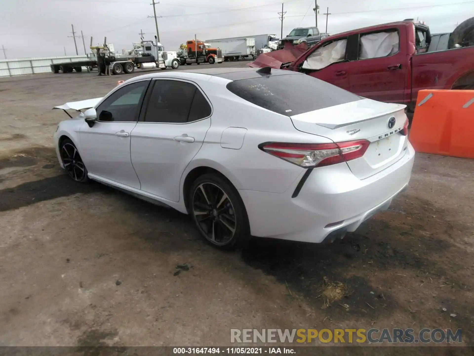 3 Photograph of a damaged car 4T1B61HKXKU852074 TOYOTA CAMRY 2019