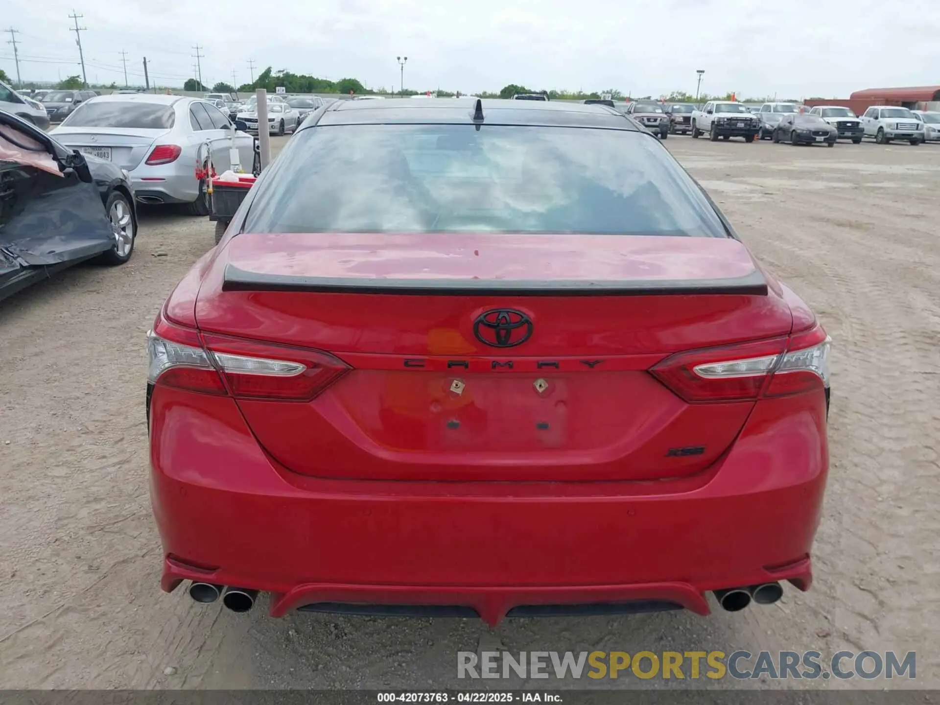 16 Photograph of a damaged car 4T1BZ1HK0KU022808 TOYOTA CAMRY 2019