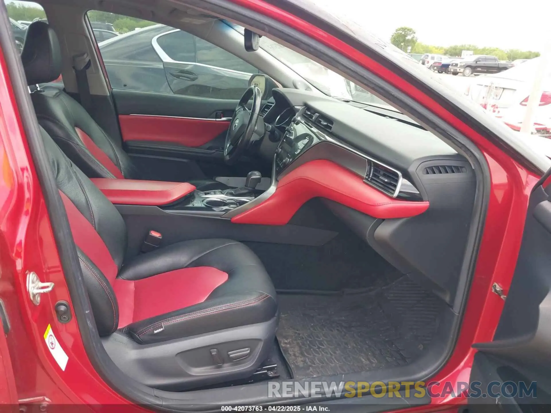 5 Photograph of a damaged car 4T1BZ1HK0KU022808 TOYOTA CAMRY 2019