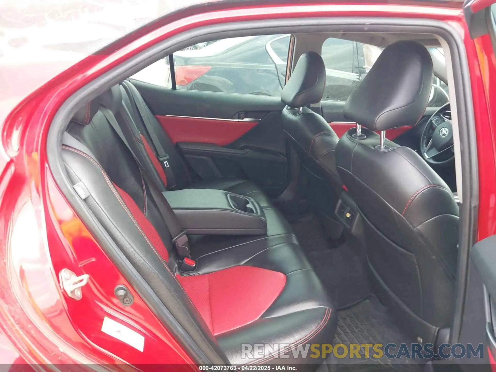 8 Photograph of a damaged car 4T1BZ1HK0KU022808 TOYOTA CAMRY 2019