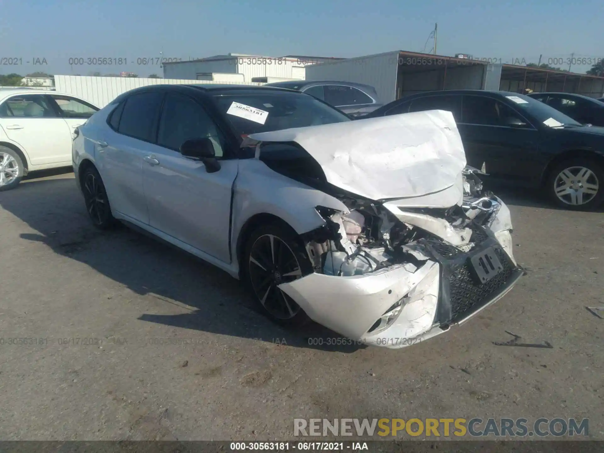 1 Photograph of a damaged car 4T1BZ1HK0KU031282 TOYOTA CAMRY 2019