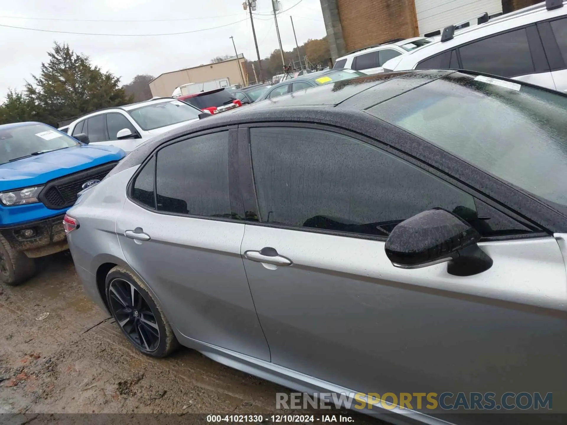 13 Photograph of a damaged car 4T1BZ1HK0KU032321 TOYOTA CAMRY 2019