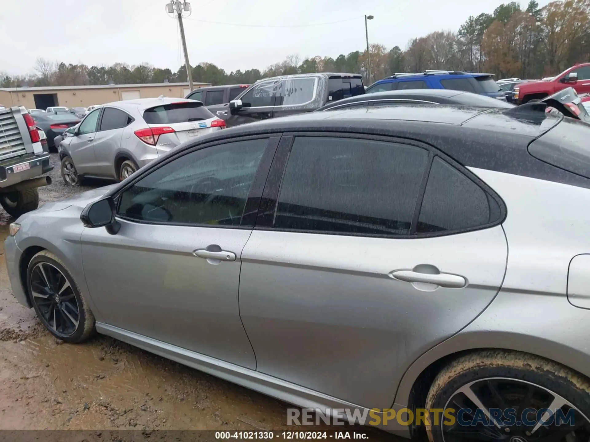 14 Photograph of a damaged car 4T1BZ1HK0KU032321 TOYOTA CAMRY 2019