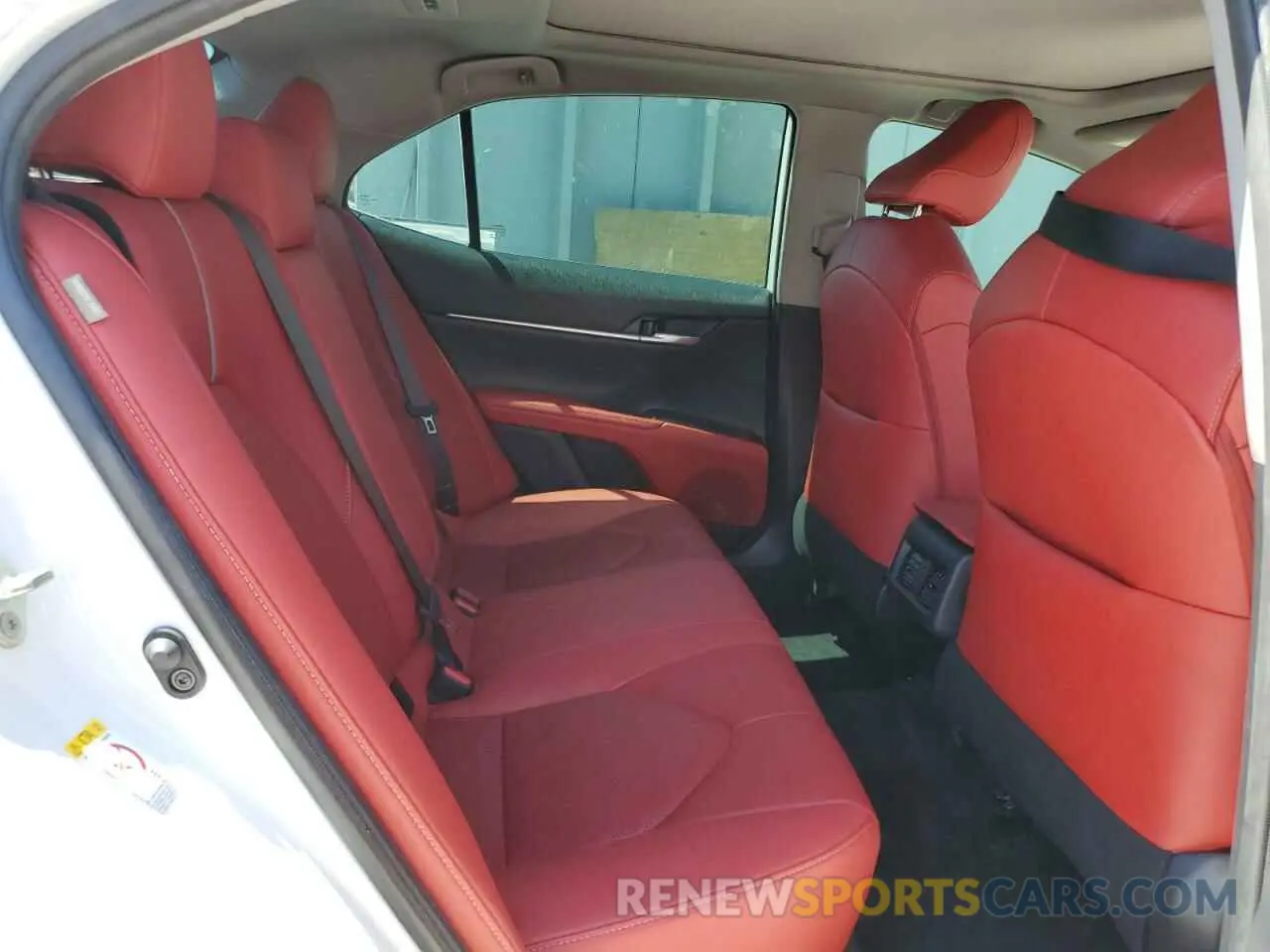 11 Photograph of a damaged car 4T1BZ1HK1KU022901 TOYOTA CAMRY 2019