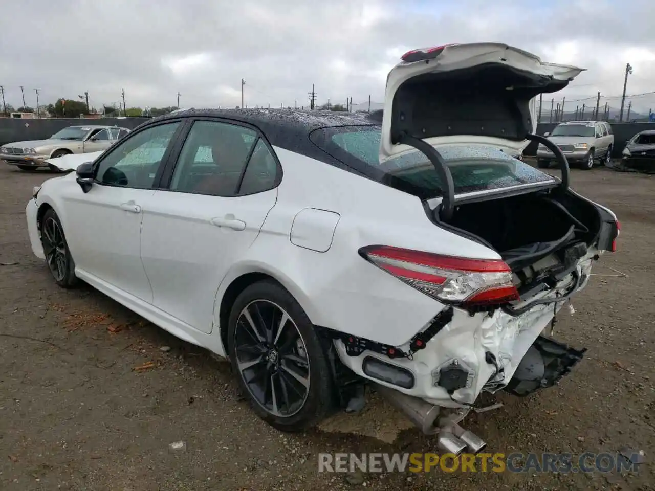 3 Photograph of a damaged car 4T1BZ1HK1KU025524 TOYOTA CAMRY 2019