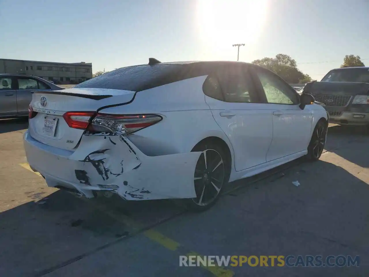 4 Photograph of a damaged car 4T1BZ1HK1KU025541 TOYOTA CAMRY 2019