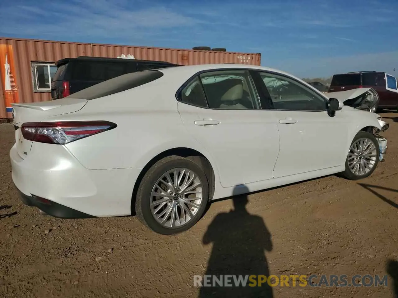 3 Photograph of a damaged car 4T1BZ1HK1KU025703 TOYOTA CAMRY 2019
